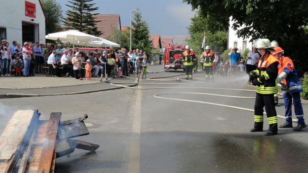 Jugendfeuerwehr Erlach bei der Eröffnungsfeier